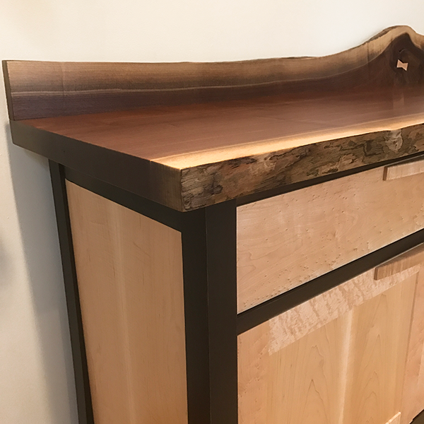 Custom buffet, detail