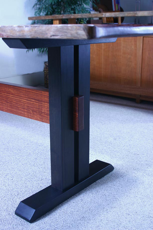 Custom dining table, detail